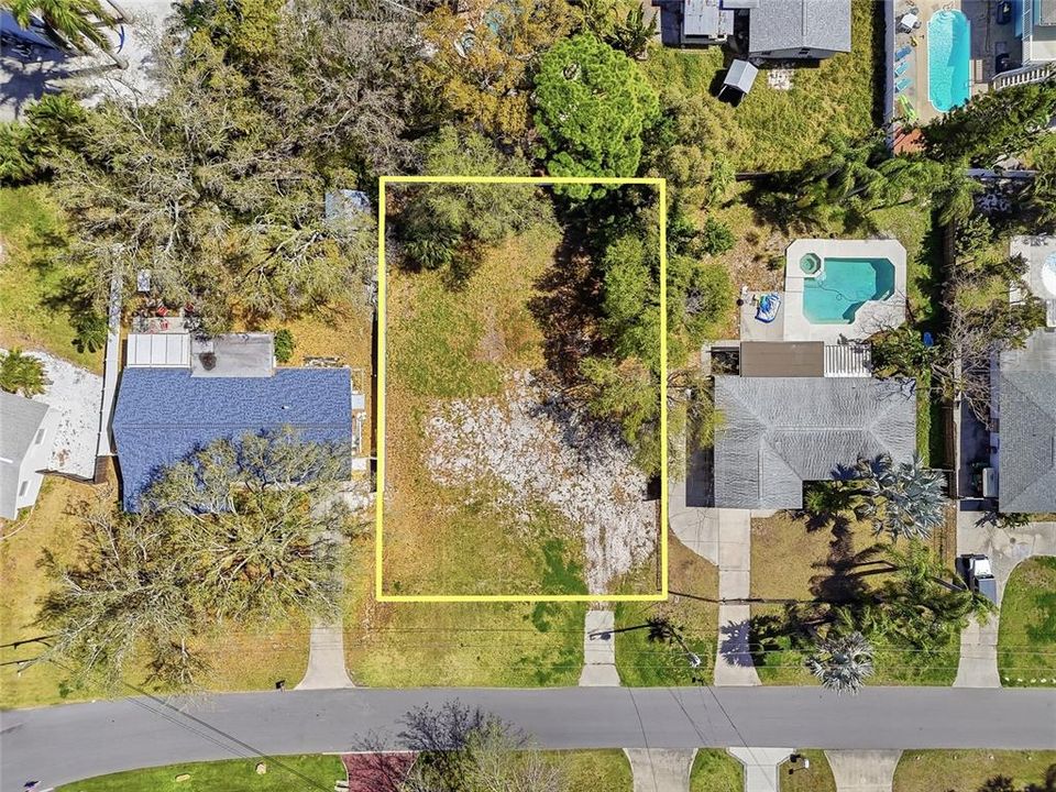 На продажу: $400,000 (0.22 acres)