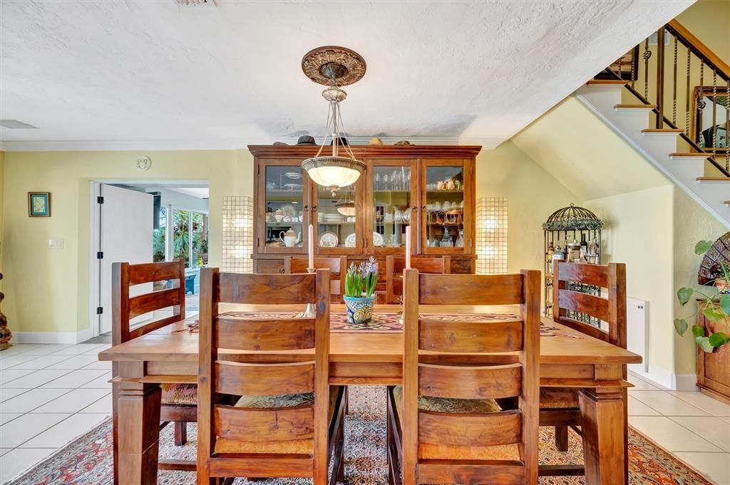 Active With Contract: $1,875,000 (4 beds, 3 baths, 2861 Square Feet)