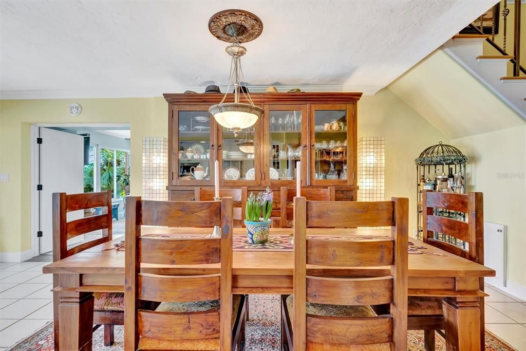 Active With Contract: $1,875,000 (4 beds, 3 baths, 2861 Square Feet)