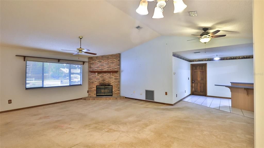Active With Contract: $299,000 (2 beds, 2 baths, 1343 Square Feet)