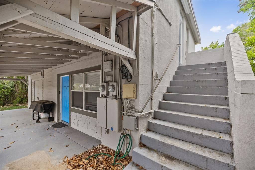 Active With Contract: $1,549 (2 beds, 1 baths, 915 Square Feet)