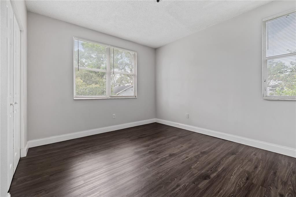 Active With Contract: $1,549 (2 beds, 1 baths, 915 Square Feet)