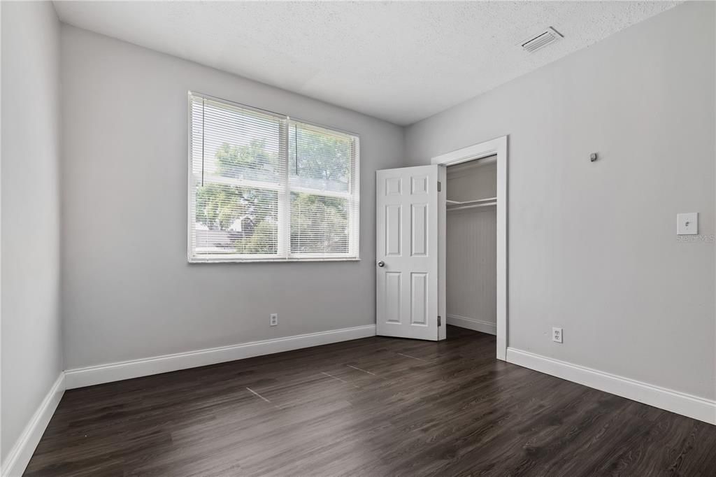 Active With Contract: $1,549 (2 beds, 1 baths, 915 Square Feet)