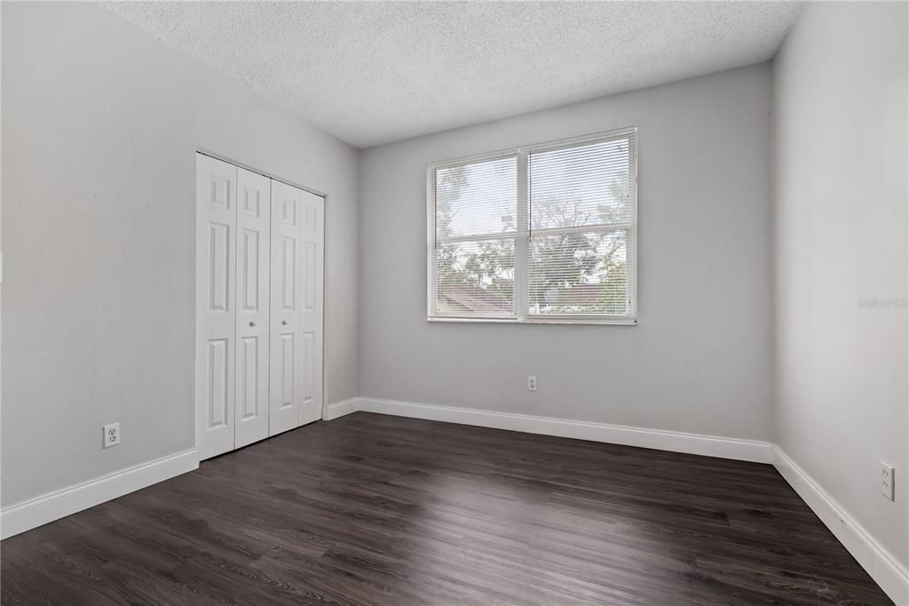 Active With Contract: $1,549 (2 beds, 1 baths, 915 Square Feet)