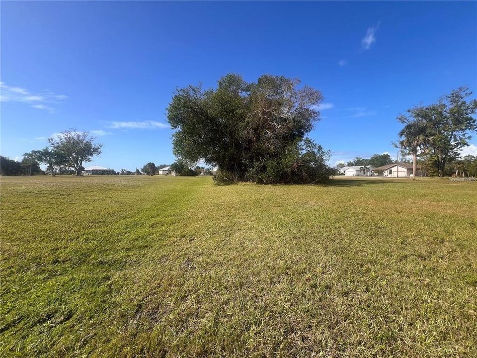 На продажу: $34,000 (0.22 acres)