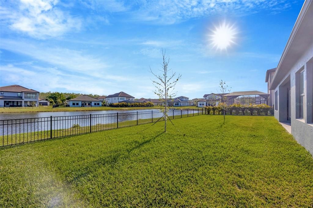 Activo con contrato: $989,000 (4 camas, 3 baños, 3292 Pies cuadrados)