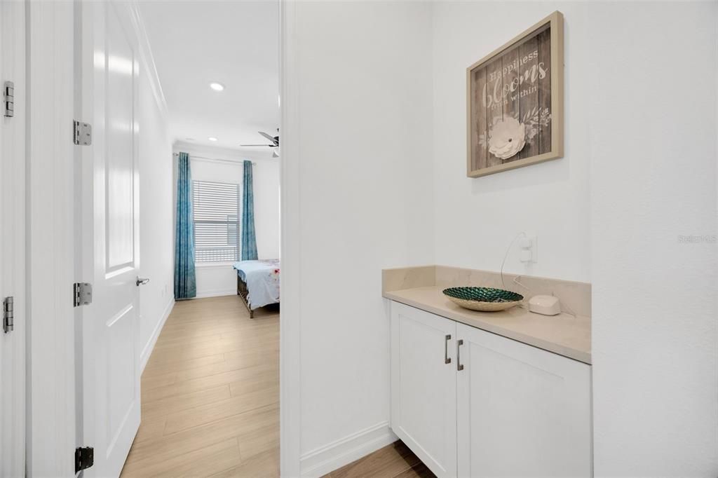Activo con contrato: $989,000 (4 camas, 3 baños, 3292 Pies cuadrados)