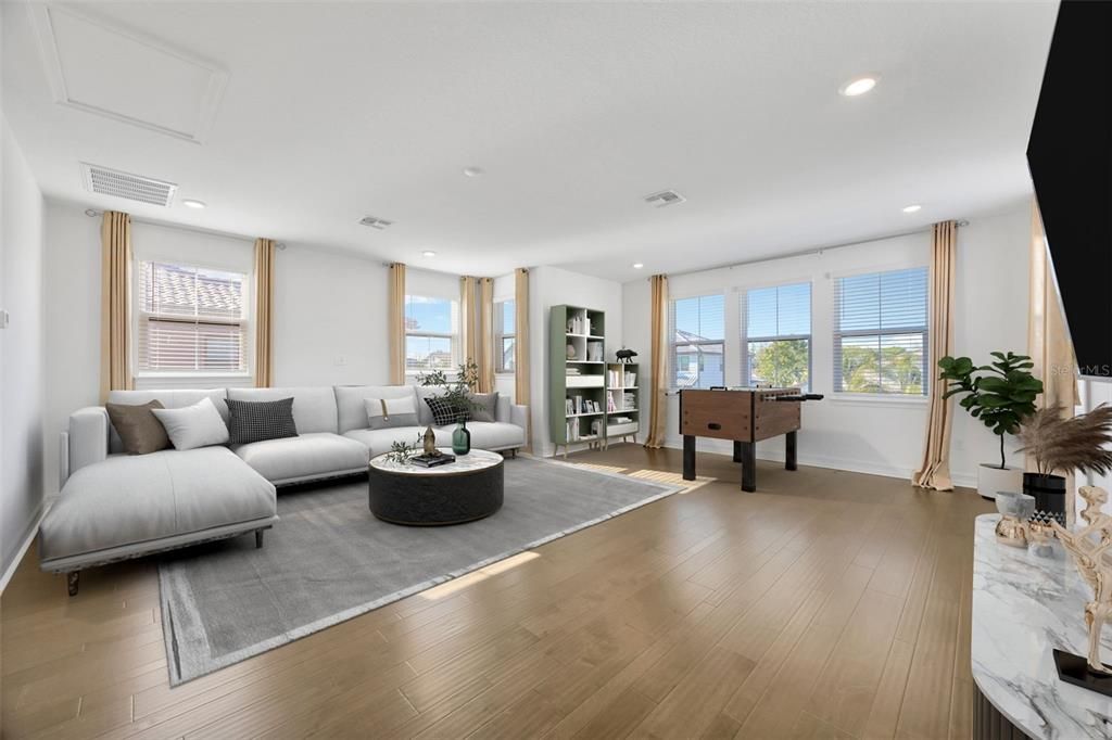 Activo con contrato: $989,000 (4 camas, 3 baños, 3292 Pies cuadrados)