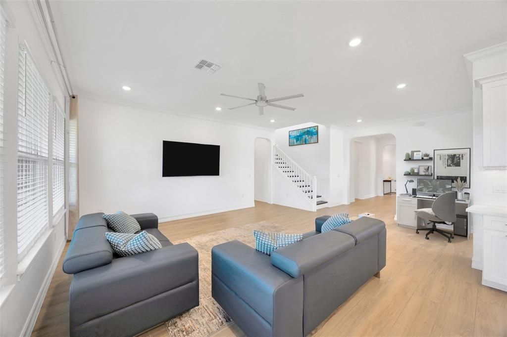 Activo con contrato: $989,000 (4 camas, 3 baños, 3292 Pies cuadrados)