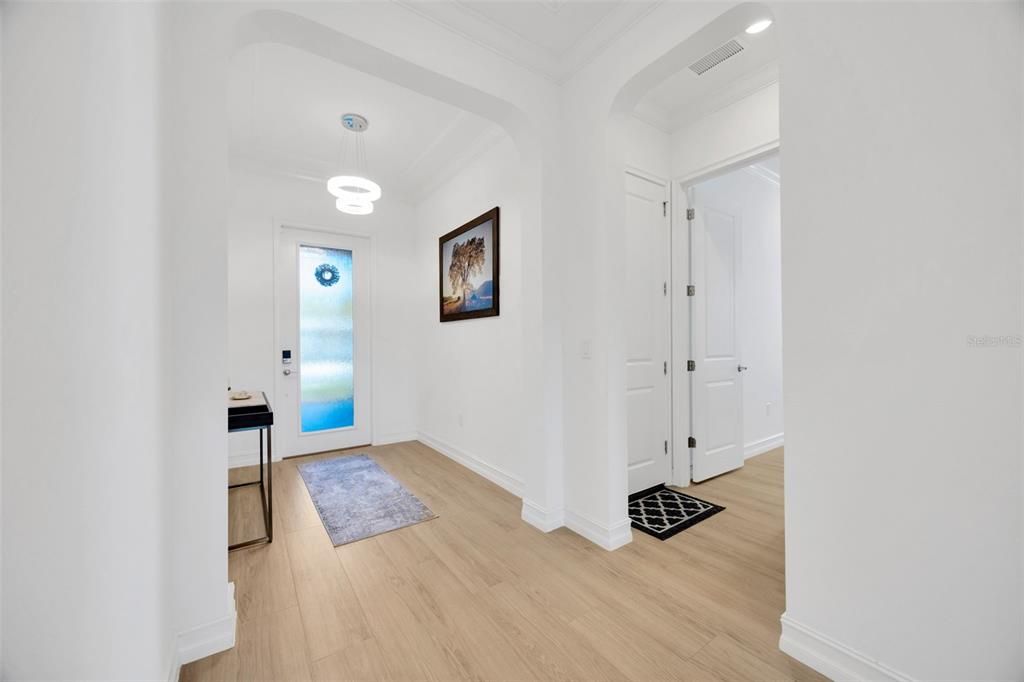 Activo con contrato: $989,000 (4 camas, 3 baños, 3292 Pies cuadrados)