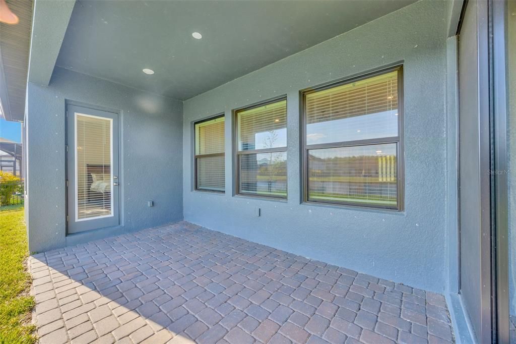 Activo con contrato: $989,000 (4 camas, 3 baños, 3292 Pies cuadrados)
