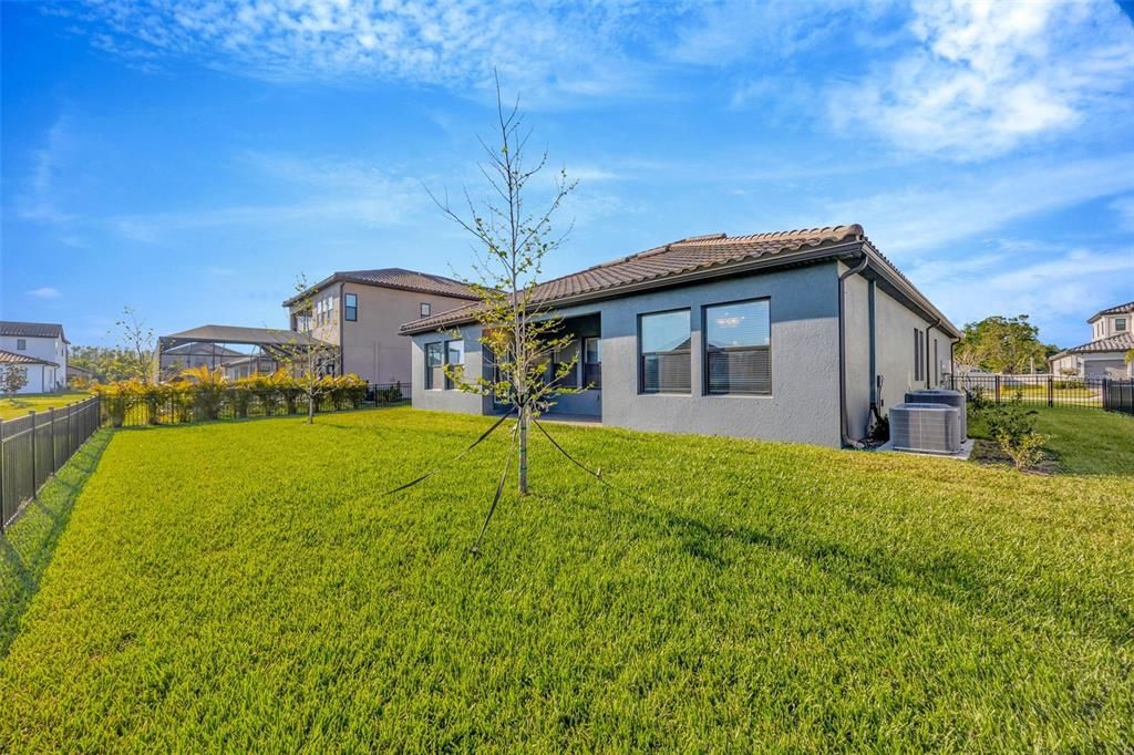 Activo con contrato: $989,000 (4 camas, 3 baños, 3292 Pies cuadrados)
