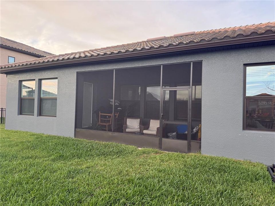 Activo con contrato: $989,000 (4 camas, 3 baños, 3292 Pies cuadrados)