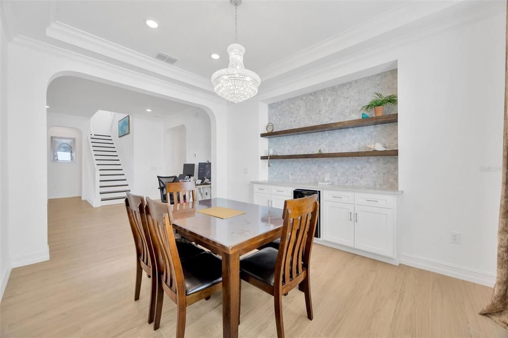 Activo con contrato: $989,000 (4 camas, 3 baños, 3292 Pies cuadrados)