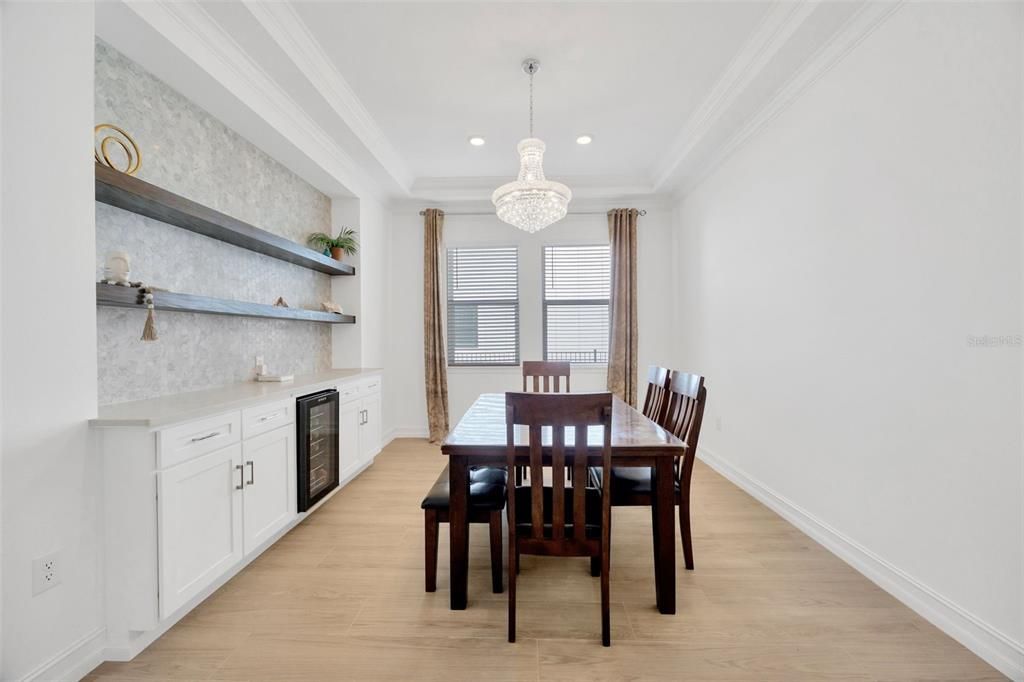 Activo con contrato: $989,000 (4 camas, 3 baños, 3292 Pies cuadrados)