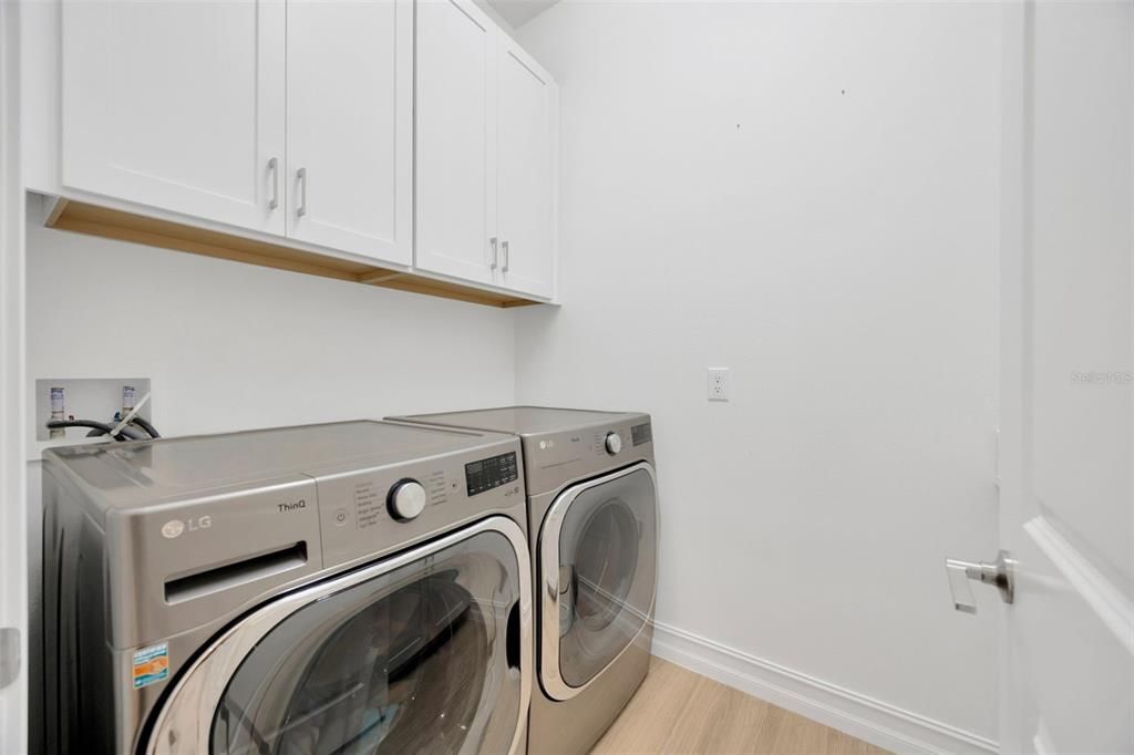 Activo con contrato: $989,000 (4 camas, 3 baños, 3292 Pies cuadrados)