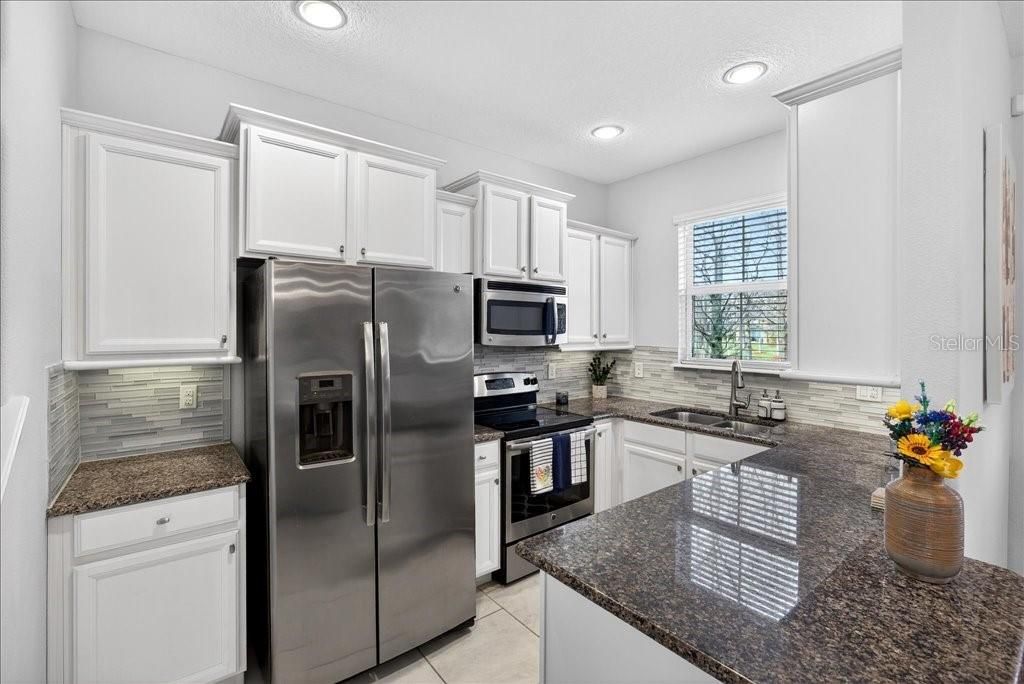 For Sale: $250,500 (3 beds, 2 baths, 1288 Square Feet)