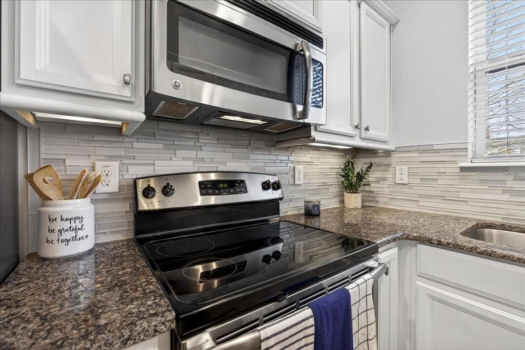 For Sale: $250,500 (3 beds, 2 baths, 1288 Square Feet)