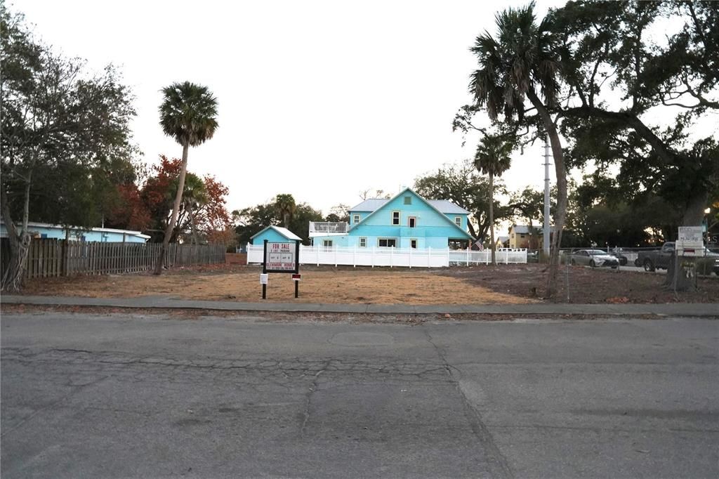 En Venta: $495,000 (0.20 acres)