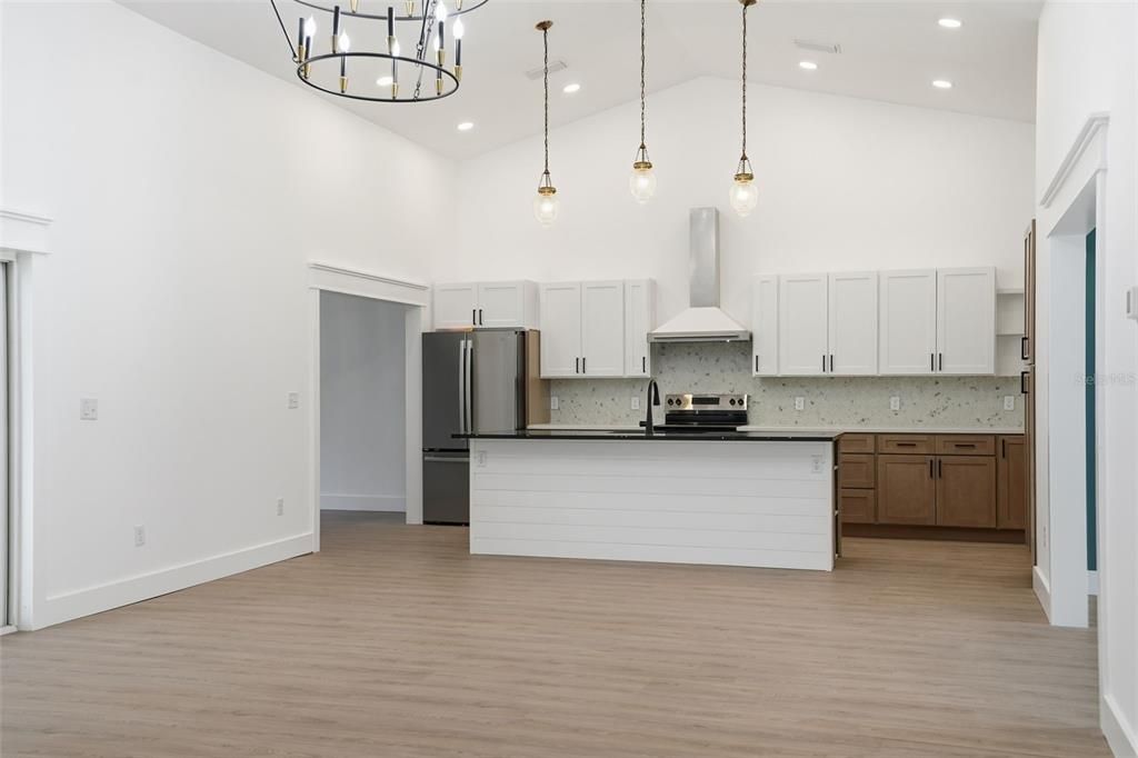 En Venta: $549,900 (3 camas, 2 baños, 2346 Pies cuadrados)
