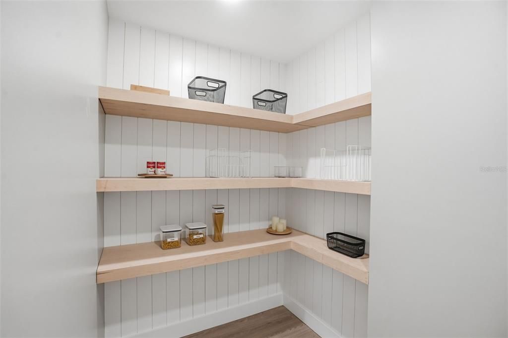 En Venta: $549,900 (3 camas, 2 baños, 2346 Pies cuadrados)