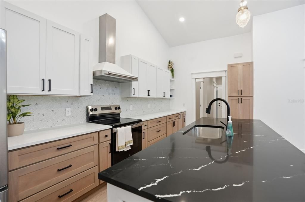 En Venta: $549,900 (3 camas, 2 baños, 2346 Pies cuadrados)