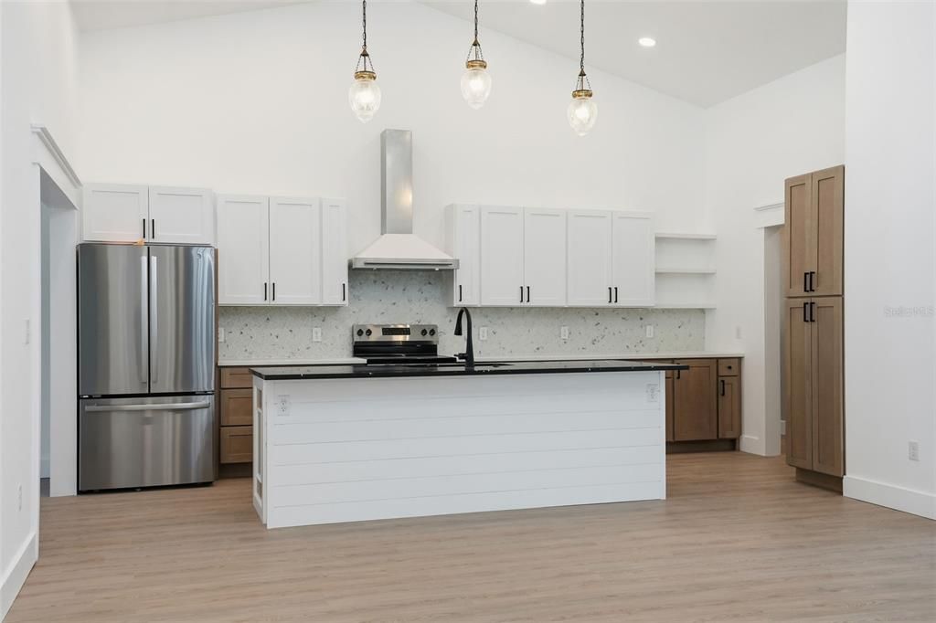 En Venta: $549,900 (3 camas, 2 baños, 2346 Pies cuadrados)
