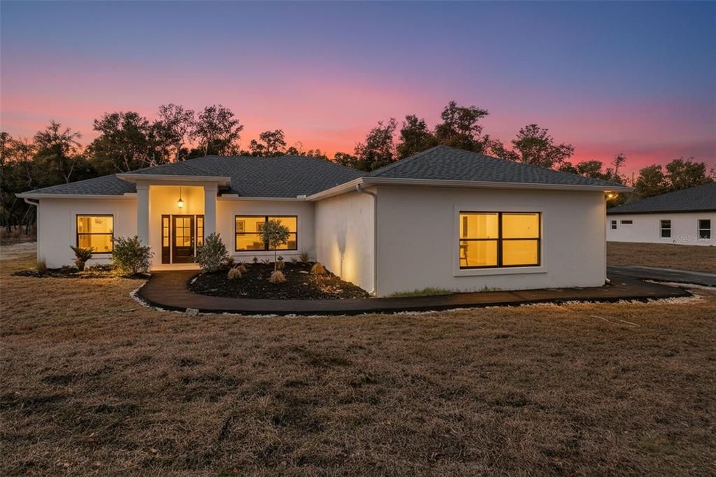 En Venta: $549,900 (3 camas, 2 baños, 2346 Pies cuadrados)