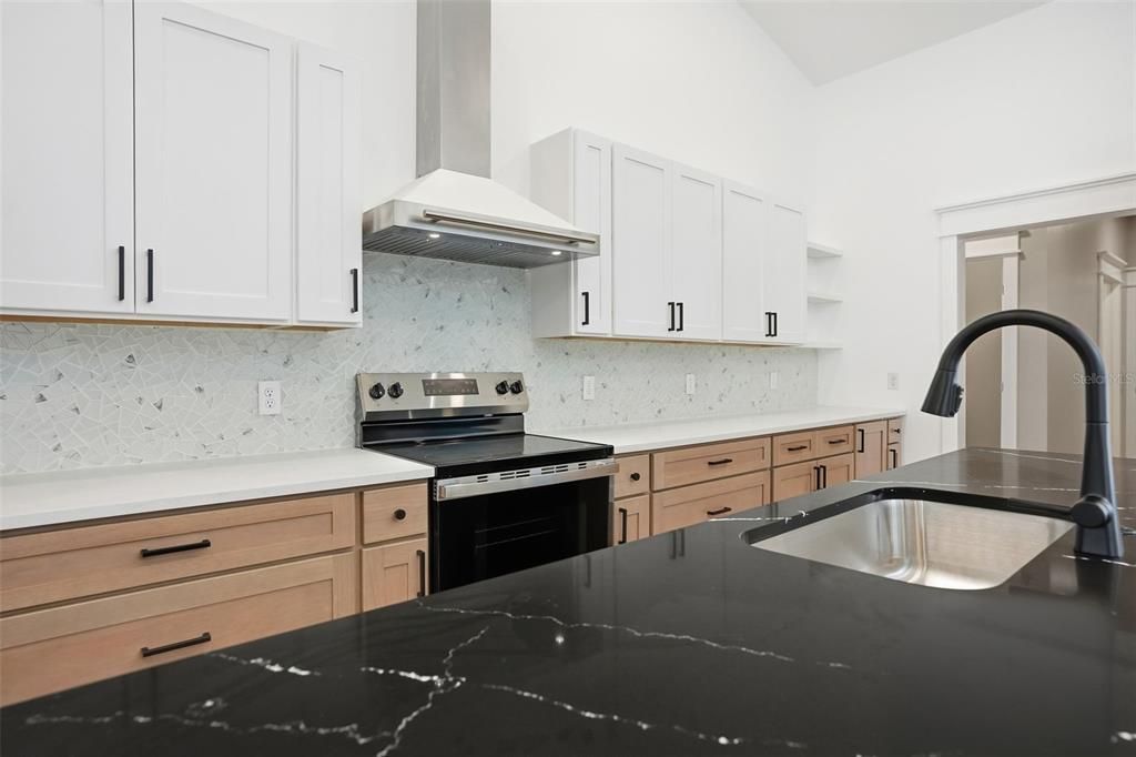 En Venta: $549,900 (3 camas, 2 baños, 2346 Pies cuadrados)