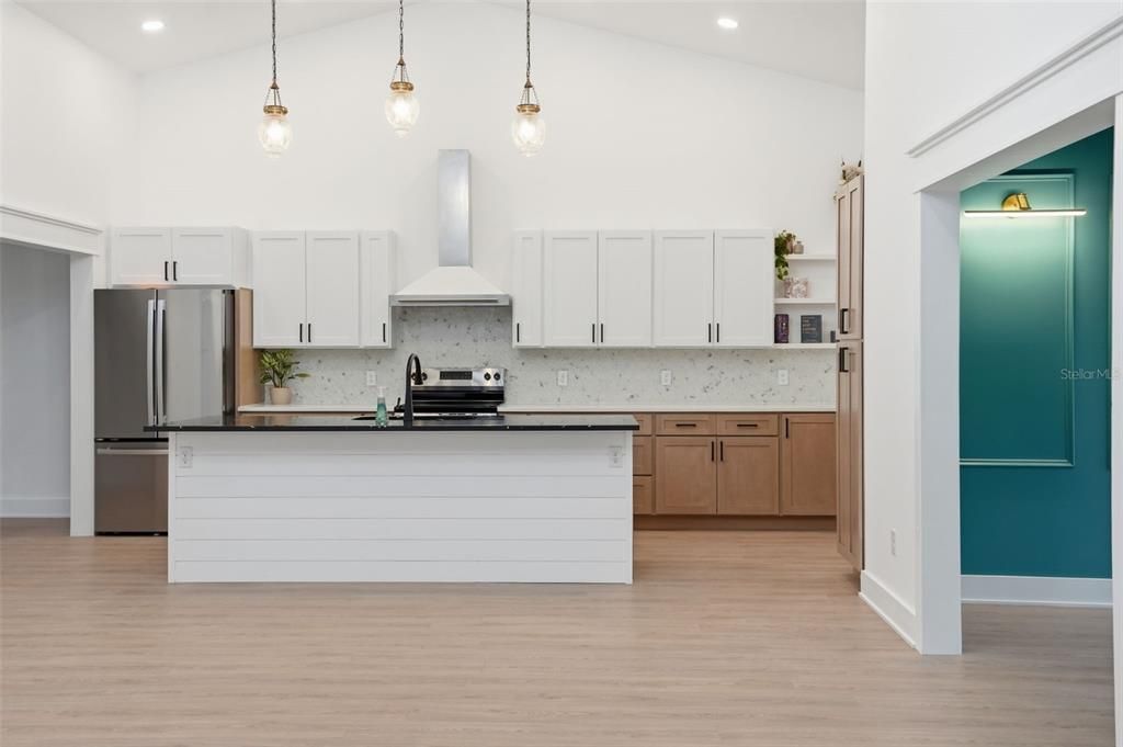 En Venta: $549,900 (3 camas, 2 baños, 2346 Pies cuadrados)