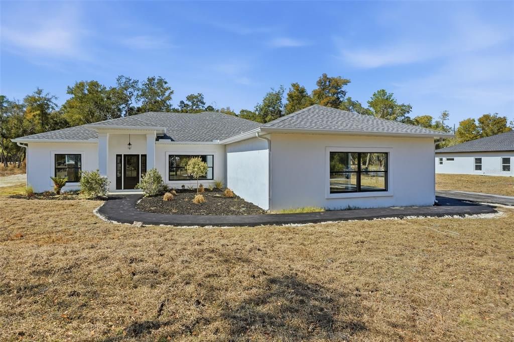 En Venta: $549,900 (3 camas, 2 baños, 2346 Pies cuadrados)