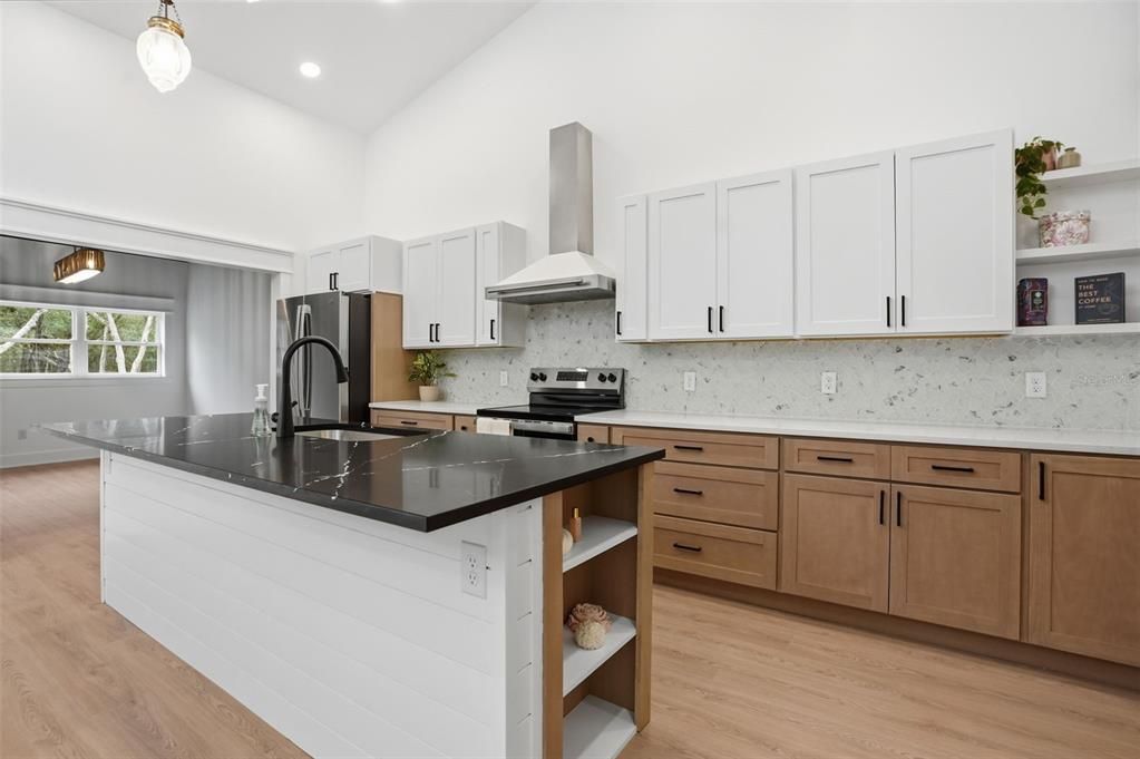 En Venta: $549,900 (3 camas, 2 baños, 2346 Pies cuadrados)