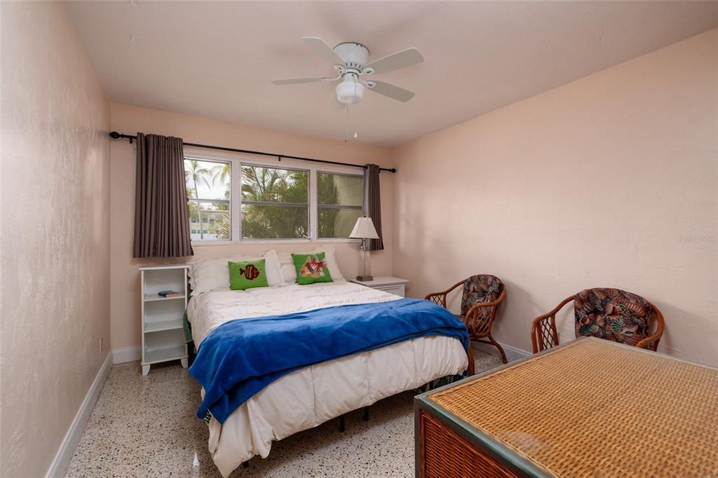 For Sale: $135,000 (2 beds, 1 baths, 875 Square Feet)