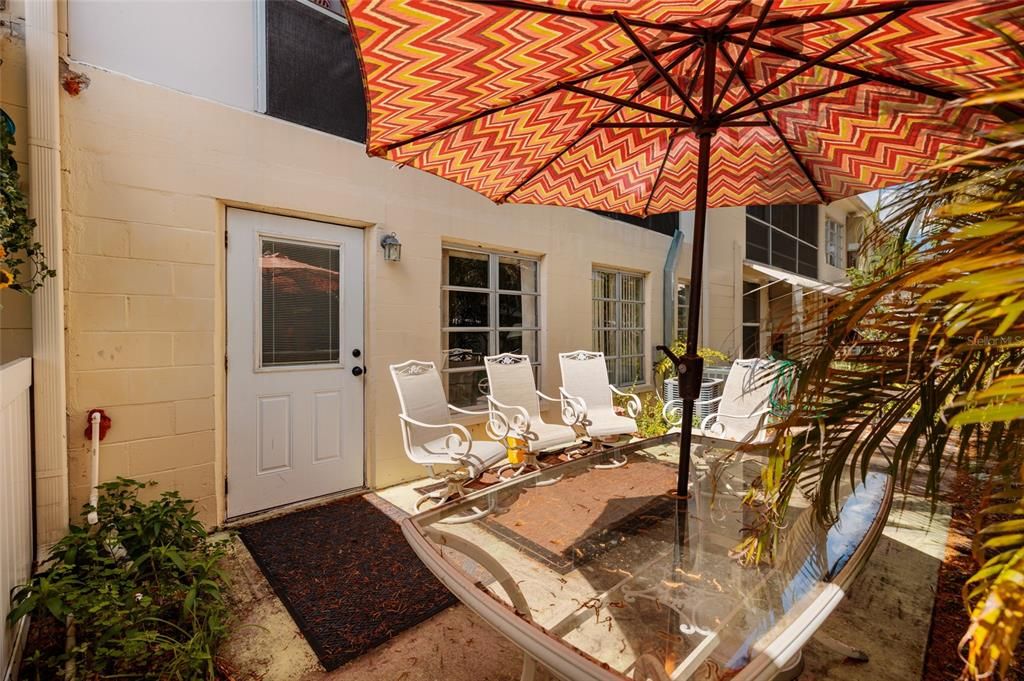 For Sale: $135,000 (2 beds, 1 baths, 875 Square Feet)