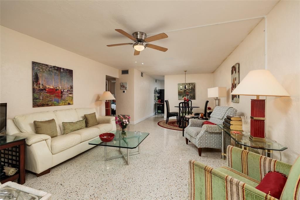 For Sale: $135,000 (2 beds, 1 baths, 875 Square Feet)