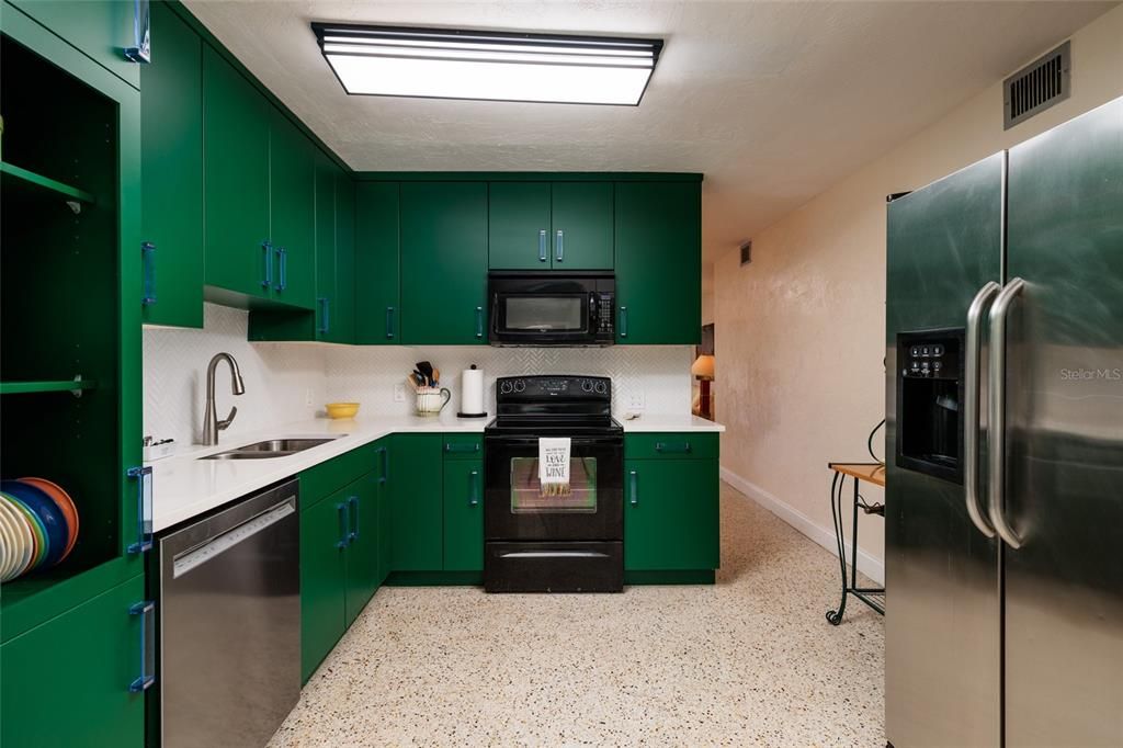 For Sale: $135,000 (2 beds, 1 baths, 875 Square Feet)