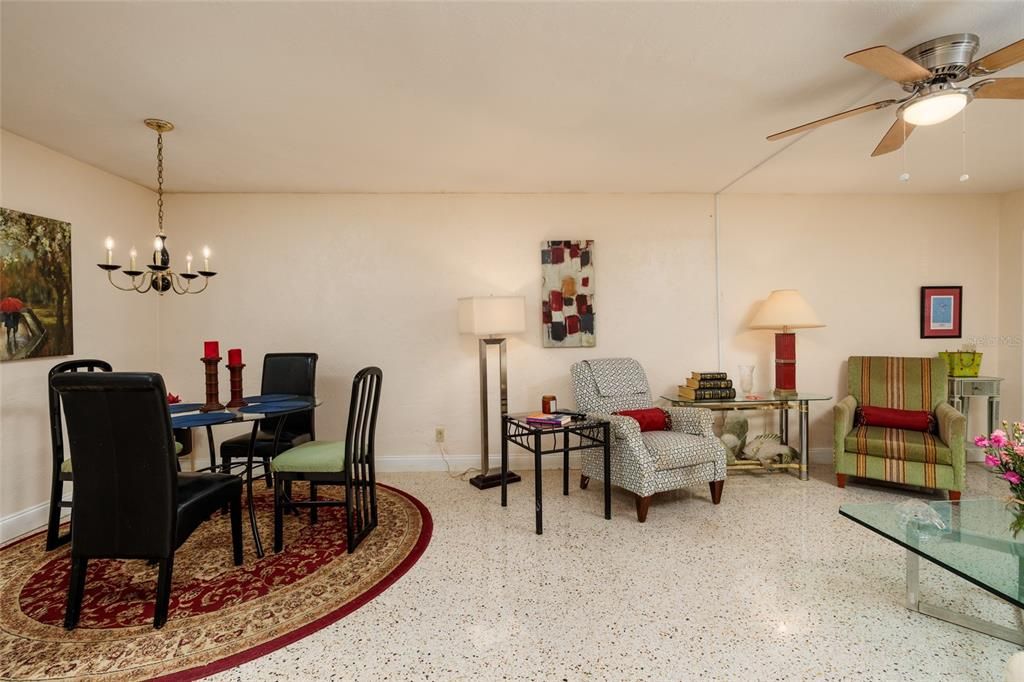 For Sale: $135,000 (2 beds, 1 baths, 875 Square Feet)