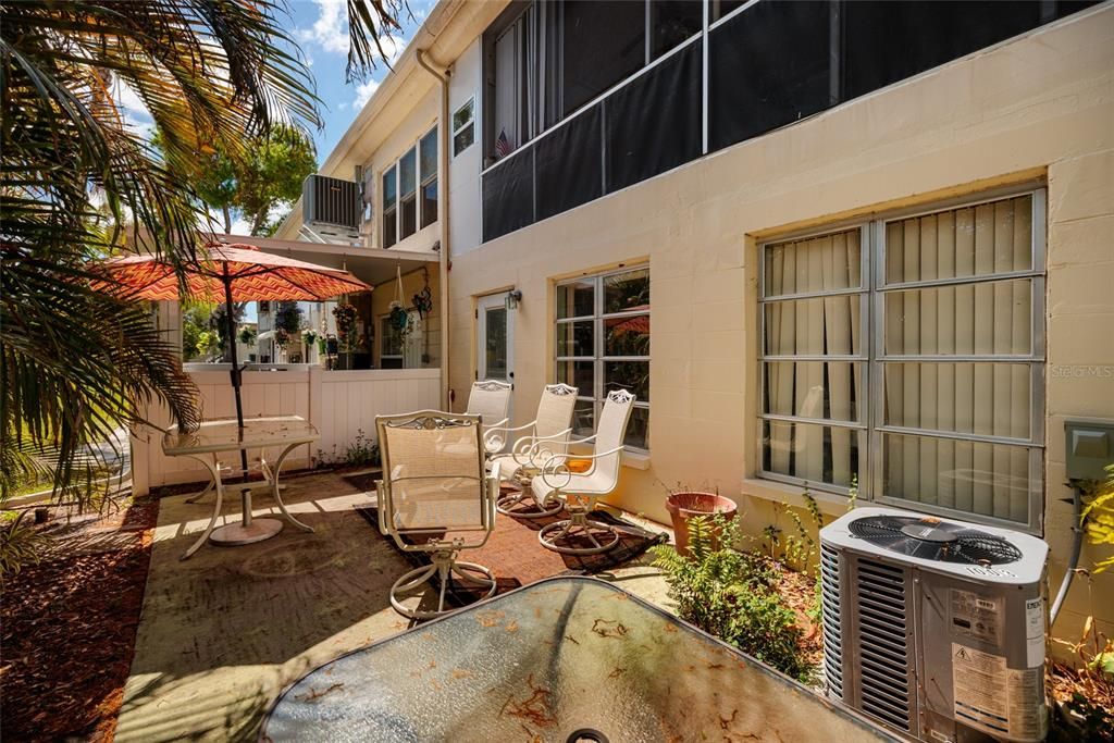 For Sale: $135,000 (2 beds, 1 baths, 875 Square Feet)