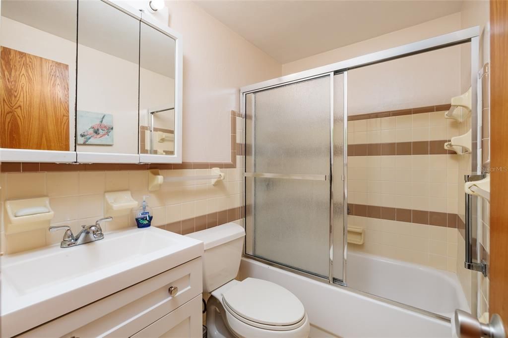 For Sale: $135,000 (2 beds, 1 baths, 875 Square Feet)
