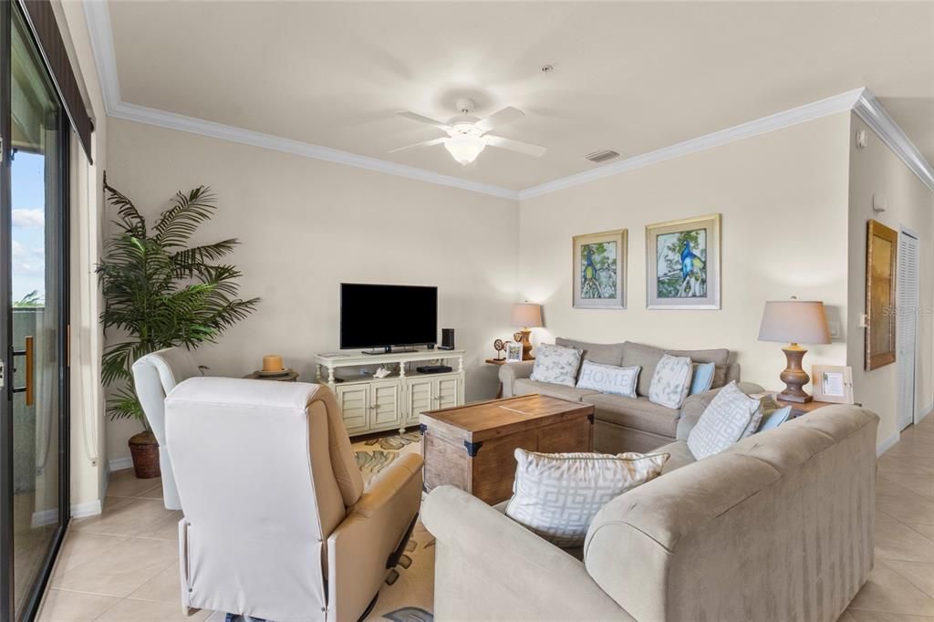Activo con contrato: $275,500 (2 camas, 2 baños, 1156 Pies cuadrados)