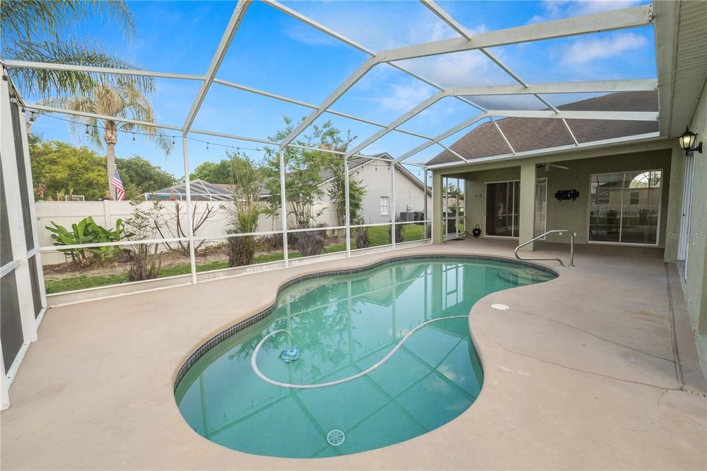 Activo con contrato: $399,900 (4 camas, 3 baños, 2279 Pies cuadrados)