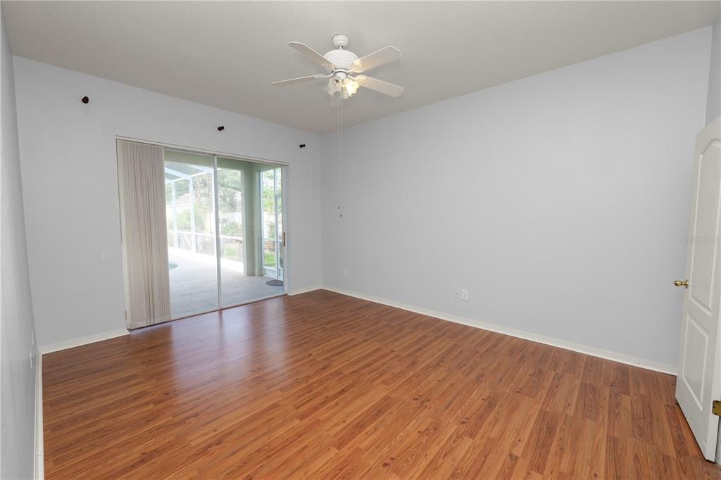 Activo con contrato: $399,900 (4 camas, 3 baños, 2279 Pies cuadrados)