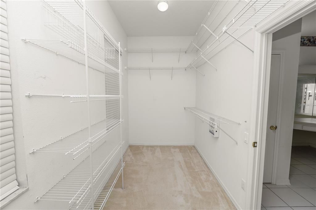 Activo con contrato: $399,900 (4 camas, 3 baños, 2279 Pies cuadrados)