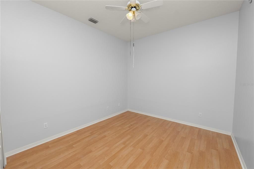 Activo con contrato: $399,900 (4 camas, 3 baños, 2279 Pies cuadrados)