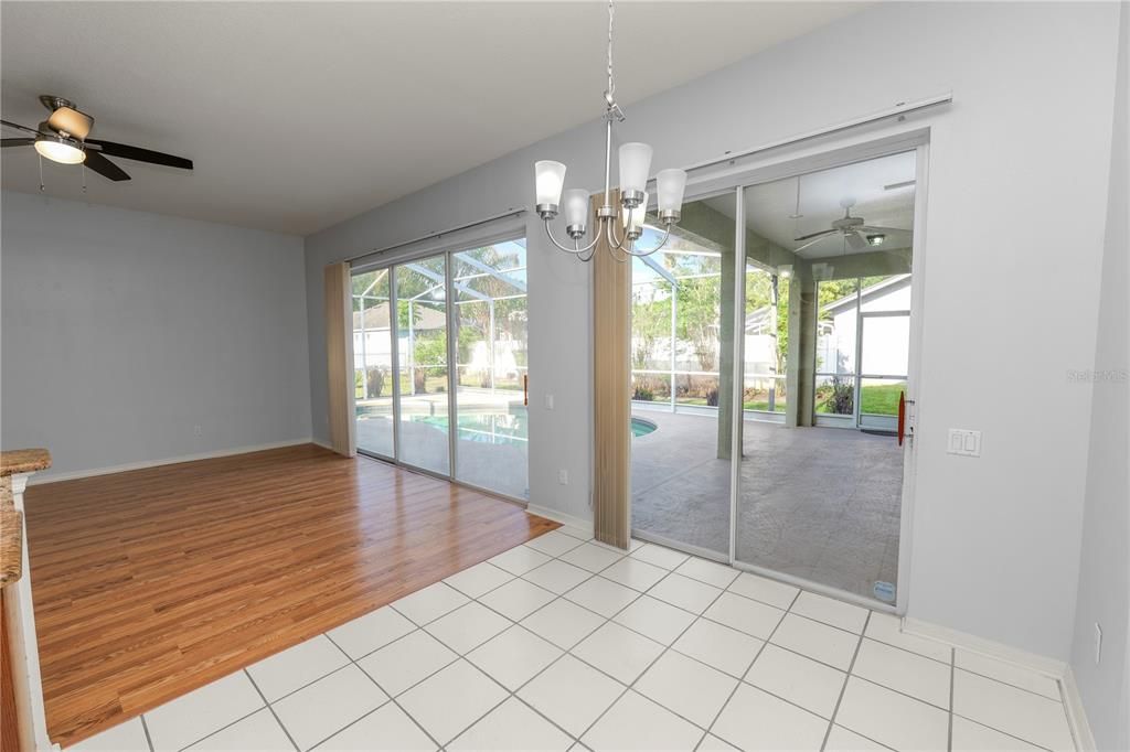 Activo con contrato: $399,900 (4 camas, 3 baños, 2279 Pies cuadrados)
