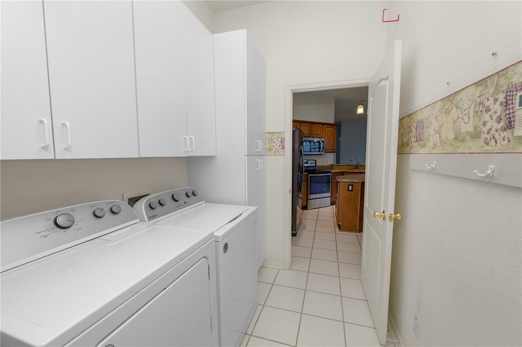 Activo con contrato: $399,900 (4 camas, 3 baños, 2279 Pies cuadrados)