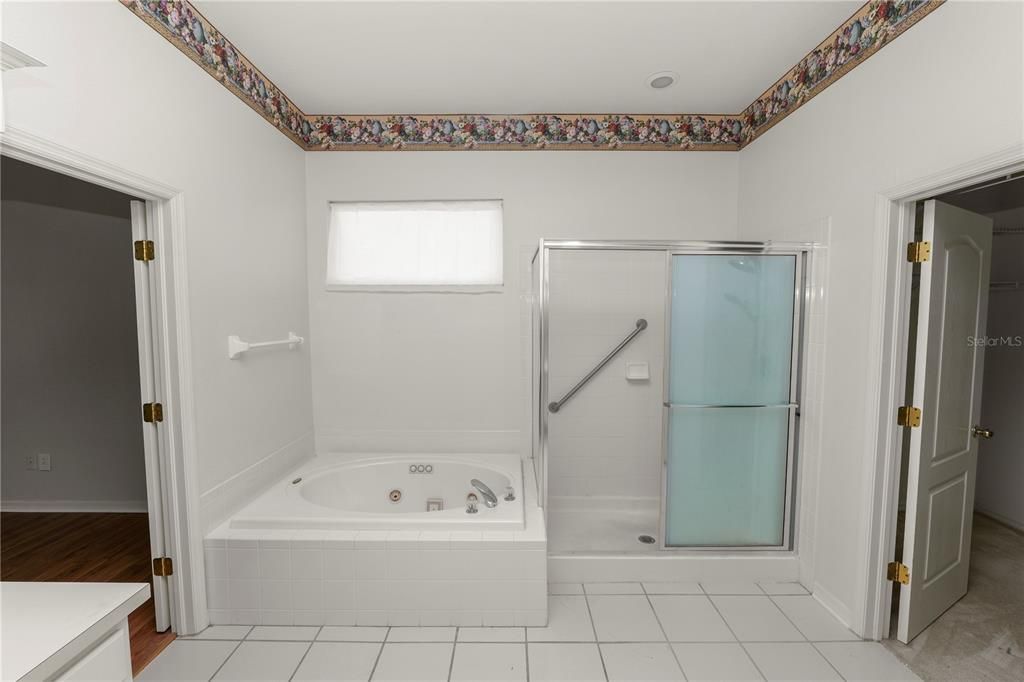 Activo con contrato: $399,900 (4 camas, 3 baños, 2279 Pies cuadrados)