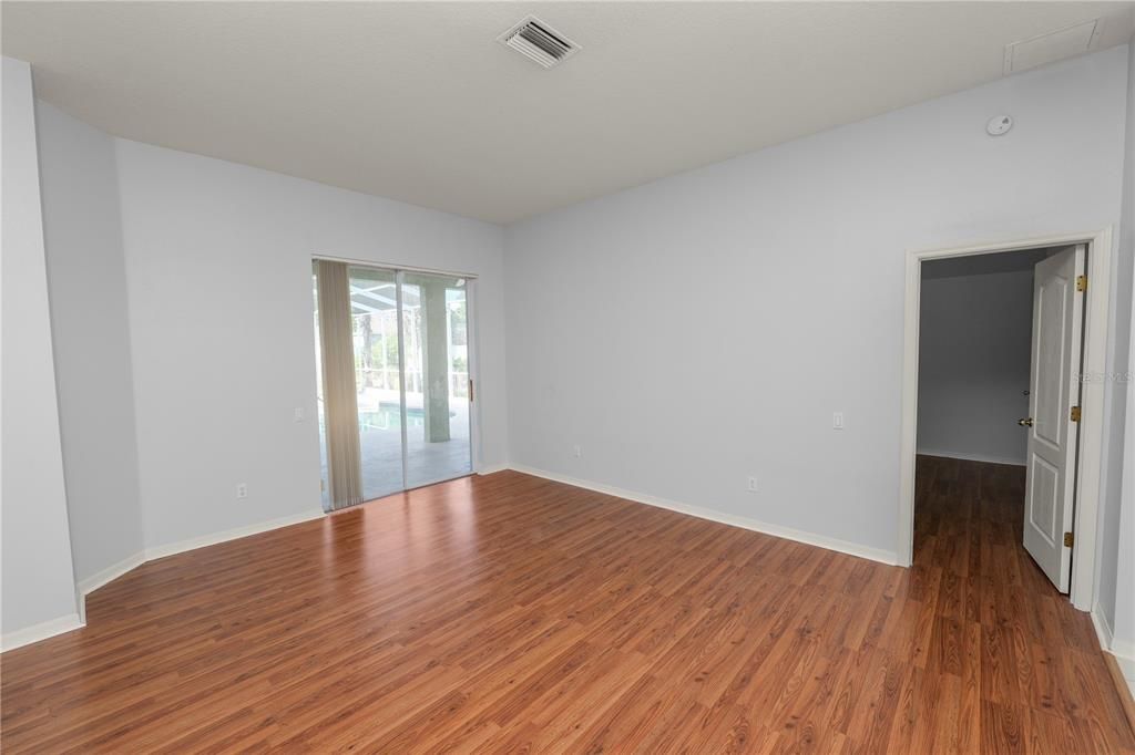 Activo con contrato: $399,900 (4 camas, 3 baños, 2279 Pies cuadrados)