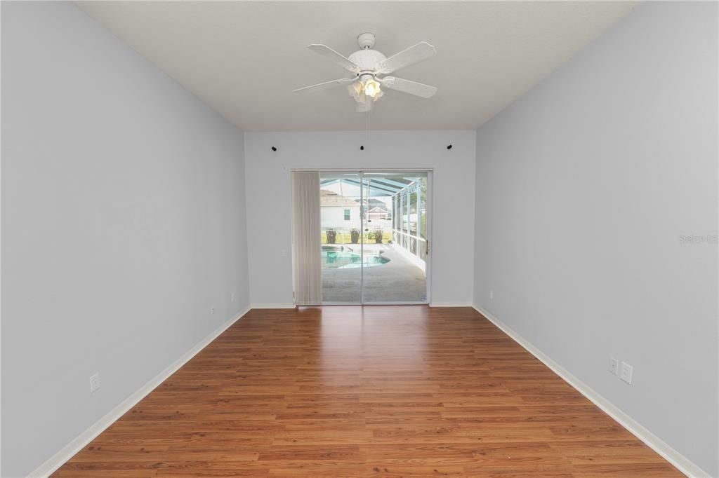 Activo con contrato: $399,900 (4 camas, 3 baños, 2279 Pies cuadrados)