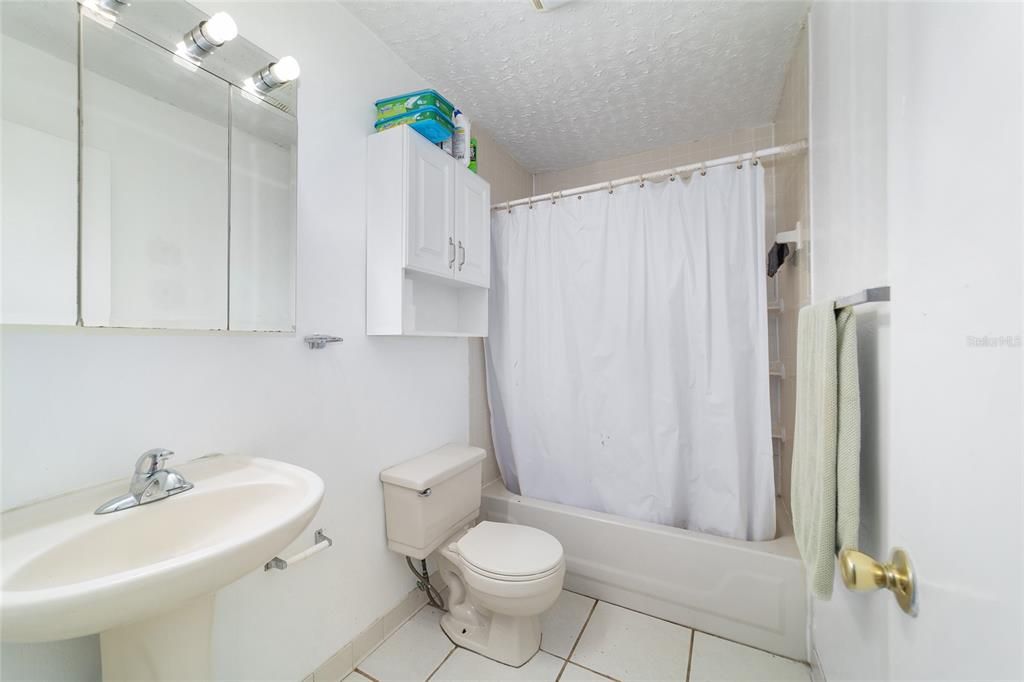 Activo con contrato: $349,000 (3 camas, 2 baños, 1684 Pies cuadrados)
